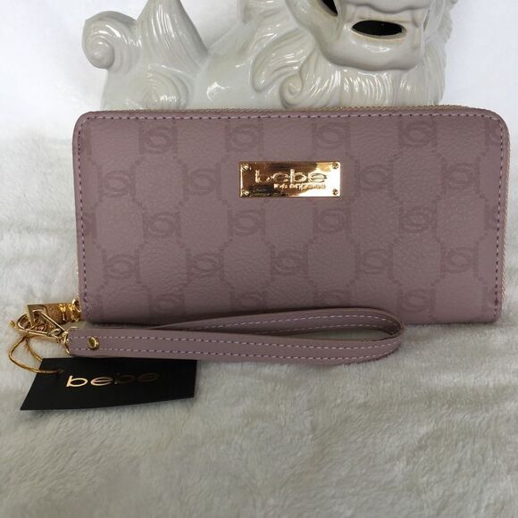 NWT BEBE Alexis ZIP wristlet in Lilac - Picture 1 of 7